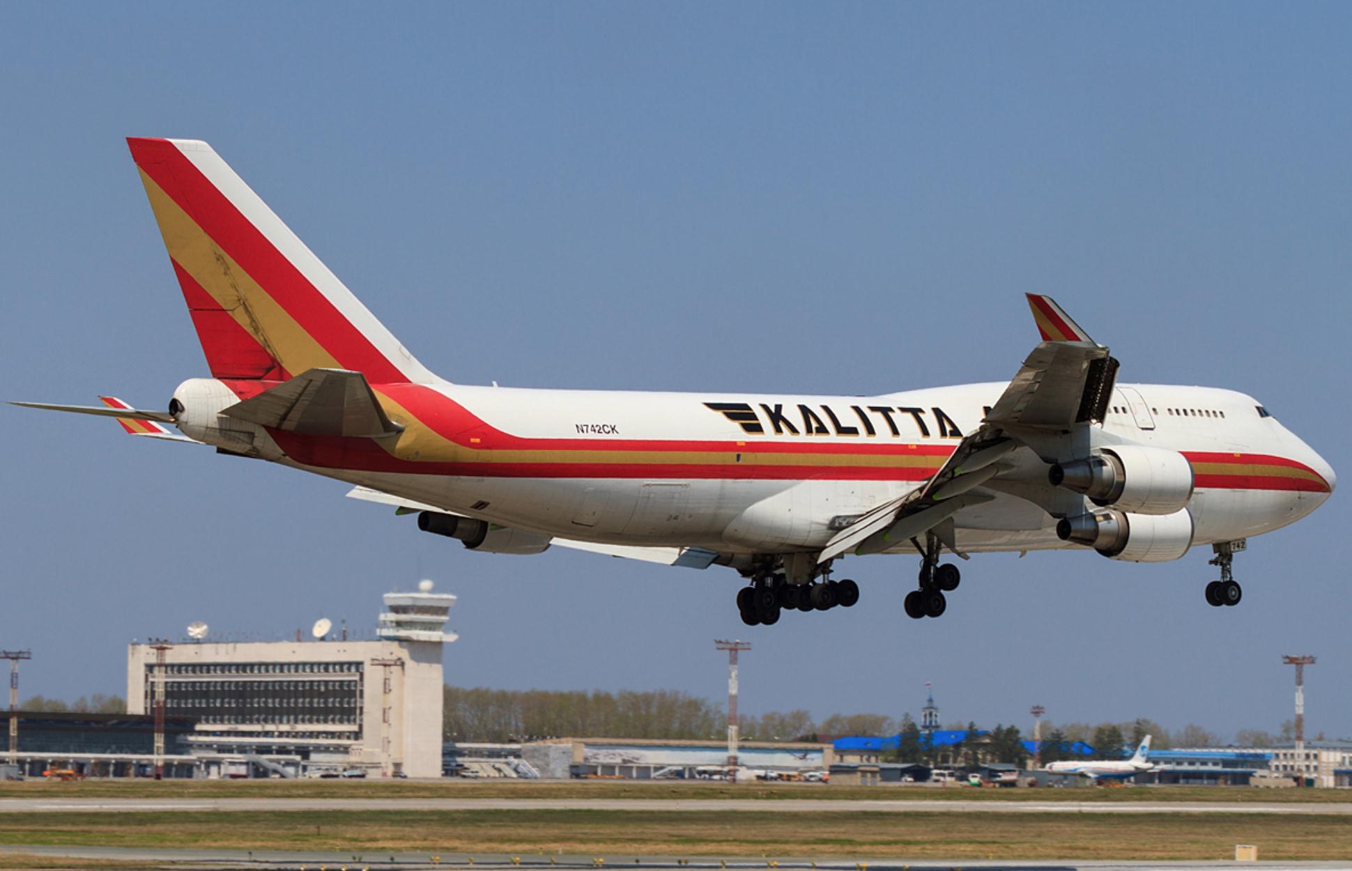 Self Photos / Files - Kalitta_Air_Boeing_747-400_landing_at_Vladivostok_