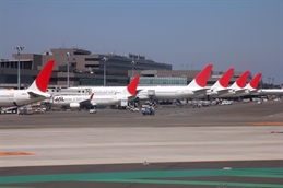 JAL tails at NRT iStock-458319793