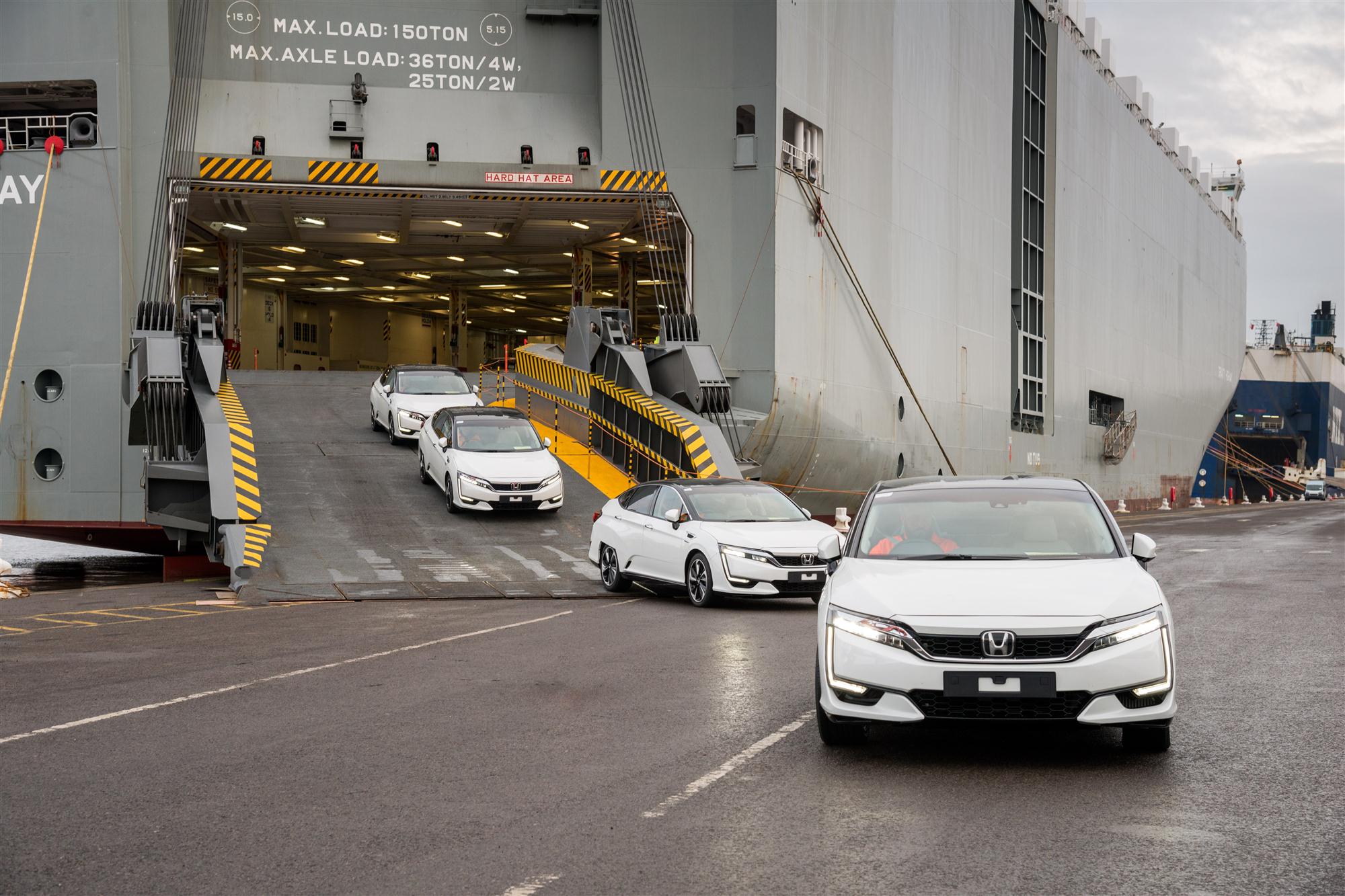 Self Photos / Files - 100084_First_Honda_Clarity_Fuel_Cell_Arrives_in_Europe