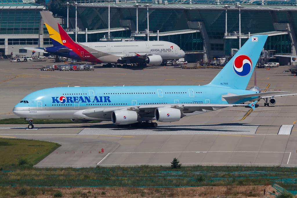 Self Photos / Files - Korean_Air_and_Asiana_Airlines_Airbus_A380_at_Incheon_Airport