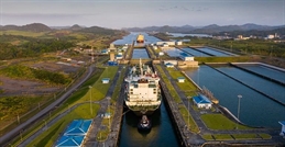 LNG transiting the Panama Canal-2
