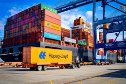 Hapag ship and container_sm