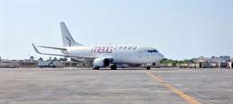 82920_menacargo_boeing737300_670625