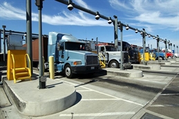 trucks-entering-terminal-gates-port-los-angeles-1